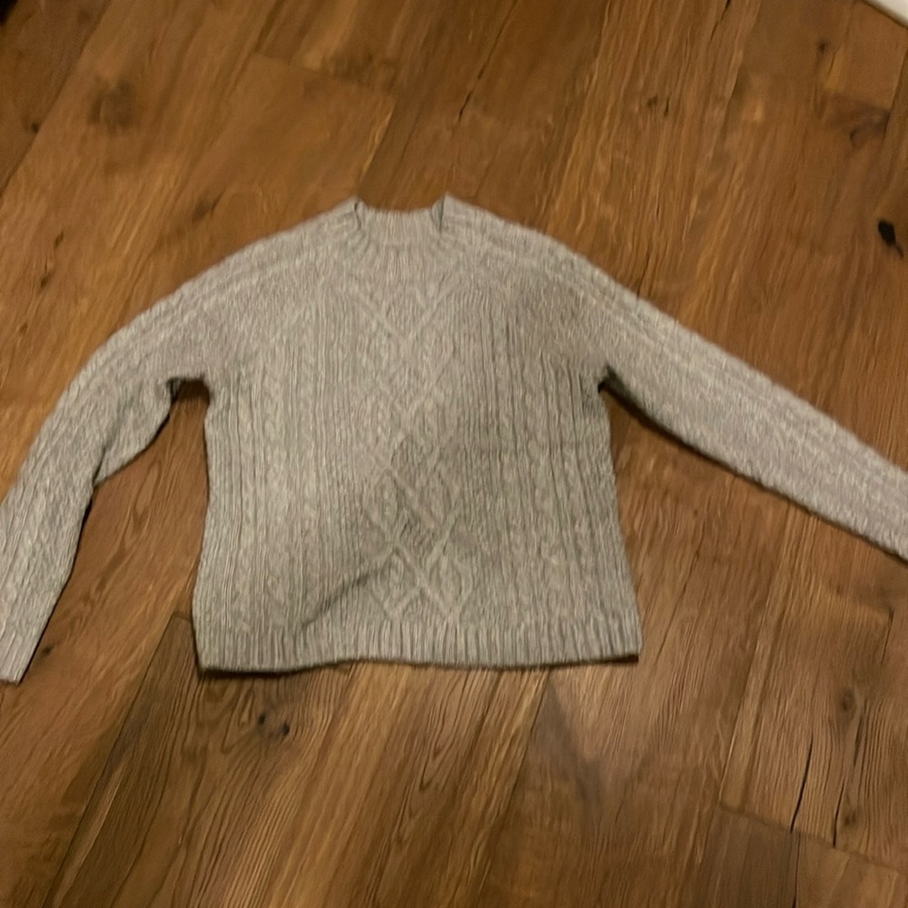 Heathered gray Abercrombie & Fitch size small sweater.